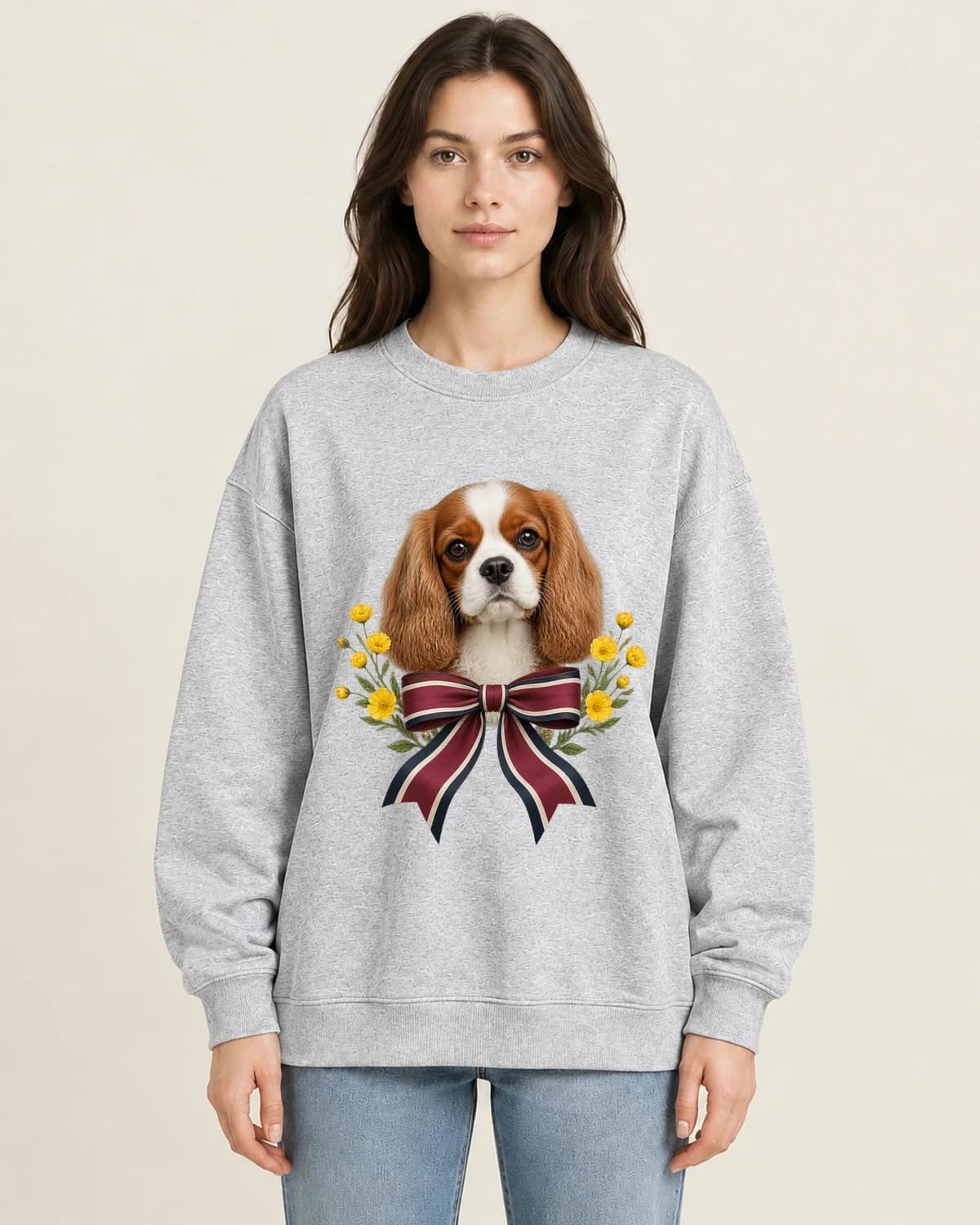 Spaniel Meadow Fold on women's 220gsm Gray crewneck; illustrative styling